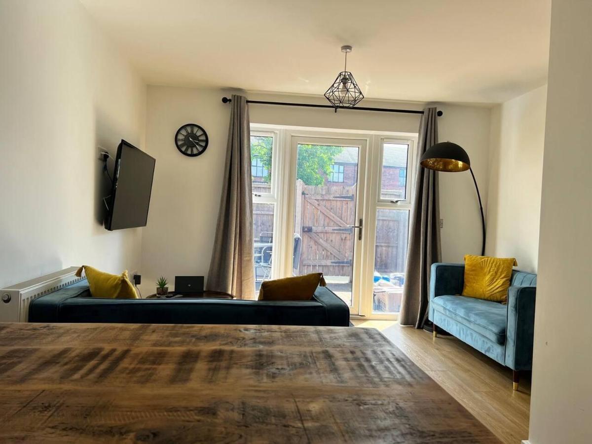 Beautiful 4-Bed House In Lincoln- Close To Centre Extérieur photo