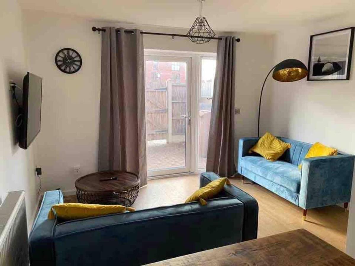 Beautiful 4-Bed House In Lincoln- Close To Centre Extérieur photo